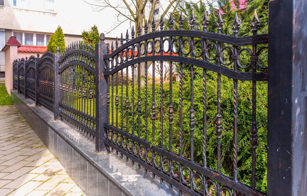 11 raisons pour lesquelles nous aimons les clôtures en fer forgé