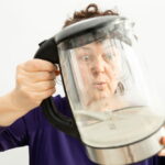 Eau dure : quels sont les risques pour vos équipements domestiques ?